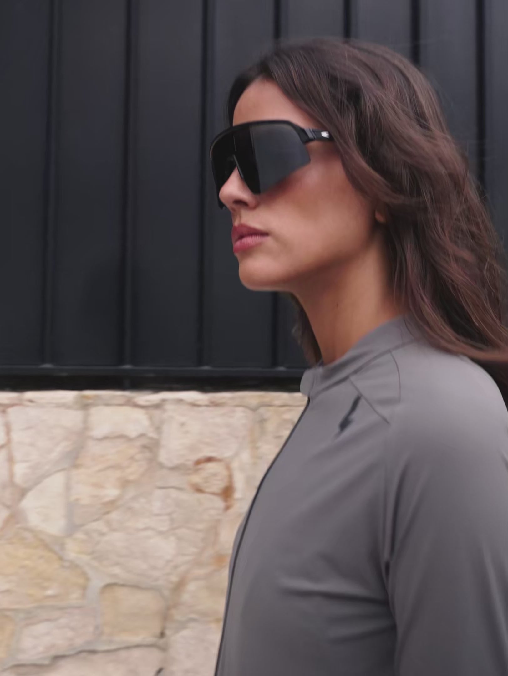 Video-of-a-female-model-posing-in-a-grey-LUCA-long-sleeve-cycling-jersey-and-shield-sunglssess-highlighting-the-garment-fit-and-full-front-zipper